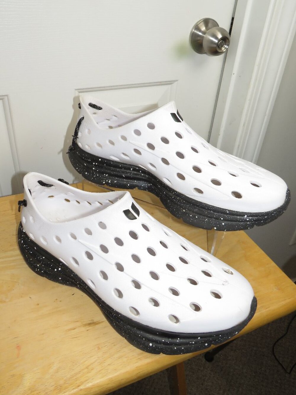 Kane Footwear Revive Speckle Active Recovery Shoe White/Black Men’s Size 14